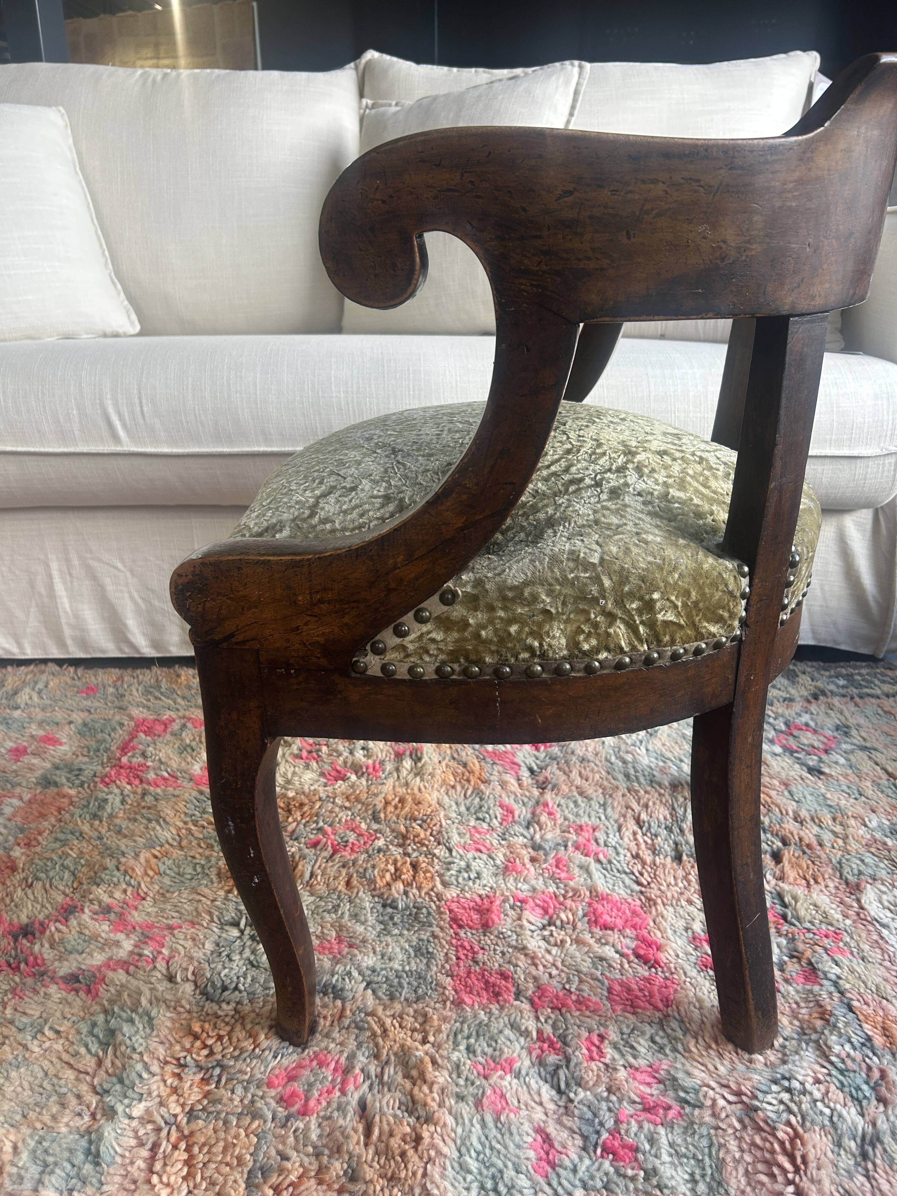 Restoration period armchair in solid walnut – France, circa 1820-1830