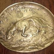 tray / gilded bronze bowl depicting a hunting dog
