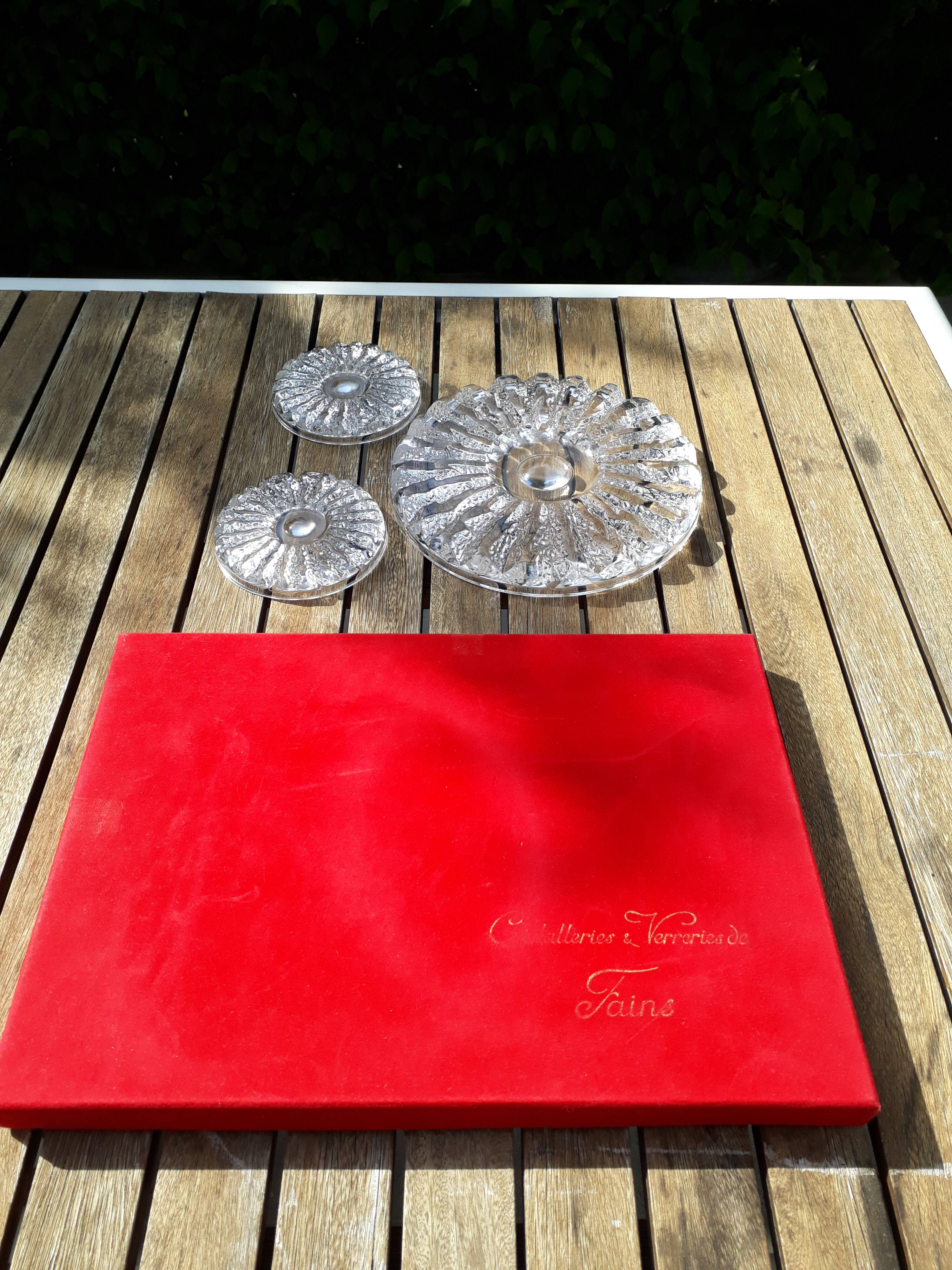 Crystal trivet