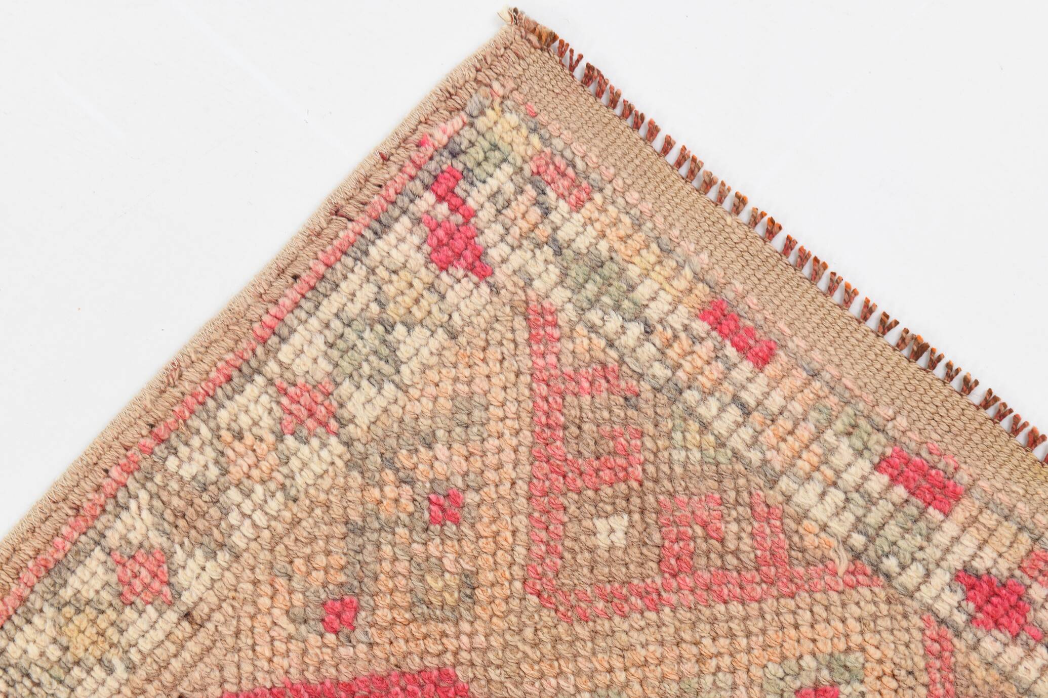 Vintage Runner Kilim, Tons Rose et Beige, Motifs Anatoliens Géométriques