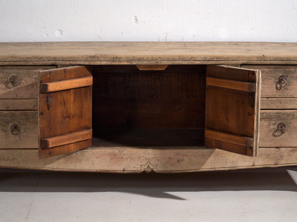 Old pine wood buffet – China, circa 1920