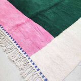 Tapis azilal fait main multicolore vert, rose, bleu, gris taille 150x250 cm