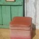 Pouf coffre en velours rose à franges, vers 1950-1960
