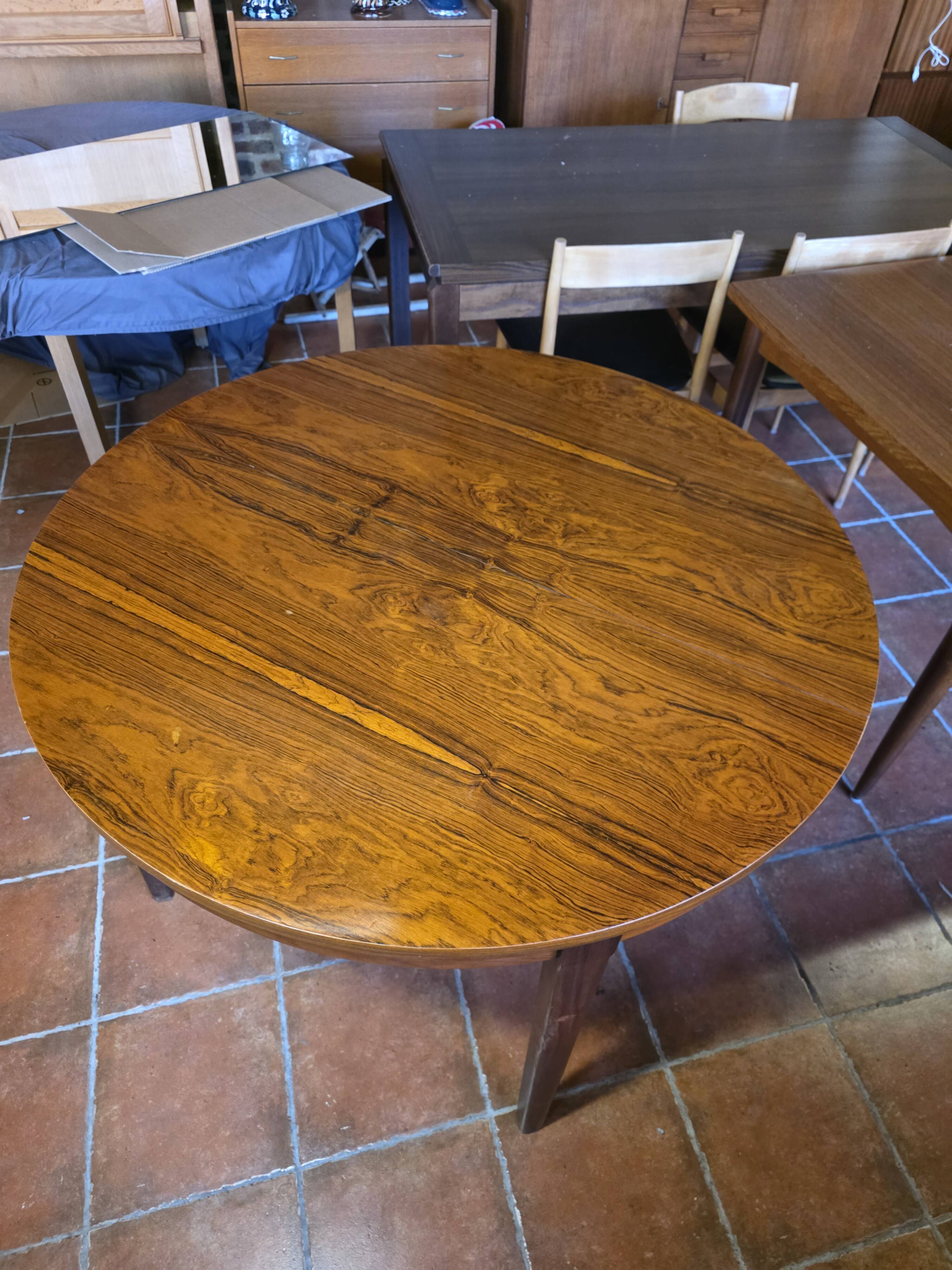 Scandinavian extendable table in rosewood from the 1960s.