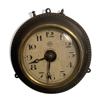 Workshop wall pendulum