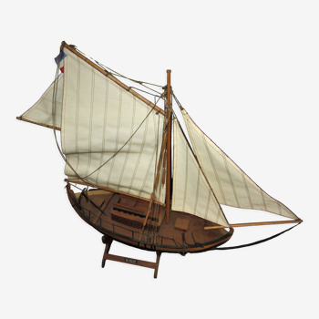 Wooden model of JY Toumelin's Kurun sailboat in Calais