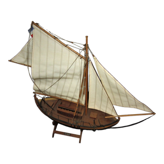 Wooden model of JY Toumelin's Kurun sailboat in Calais