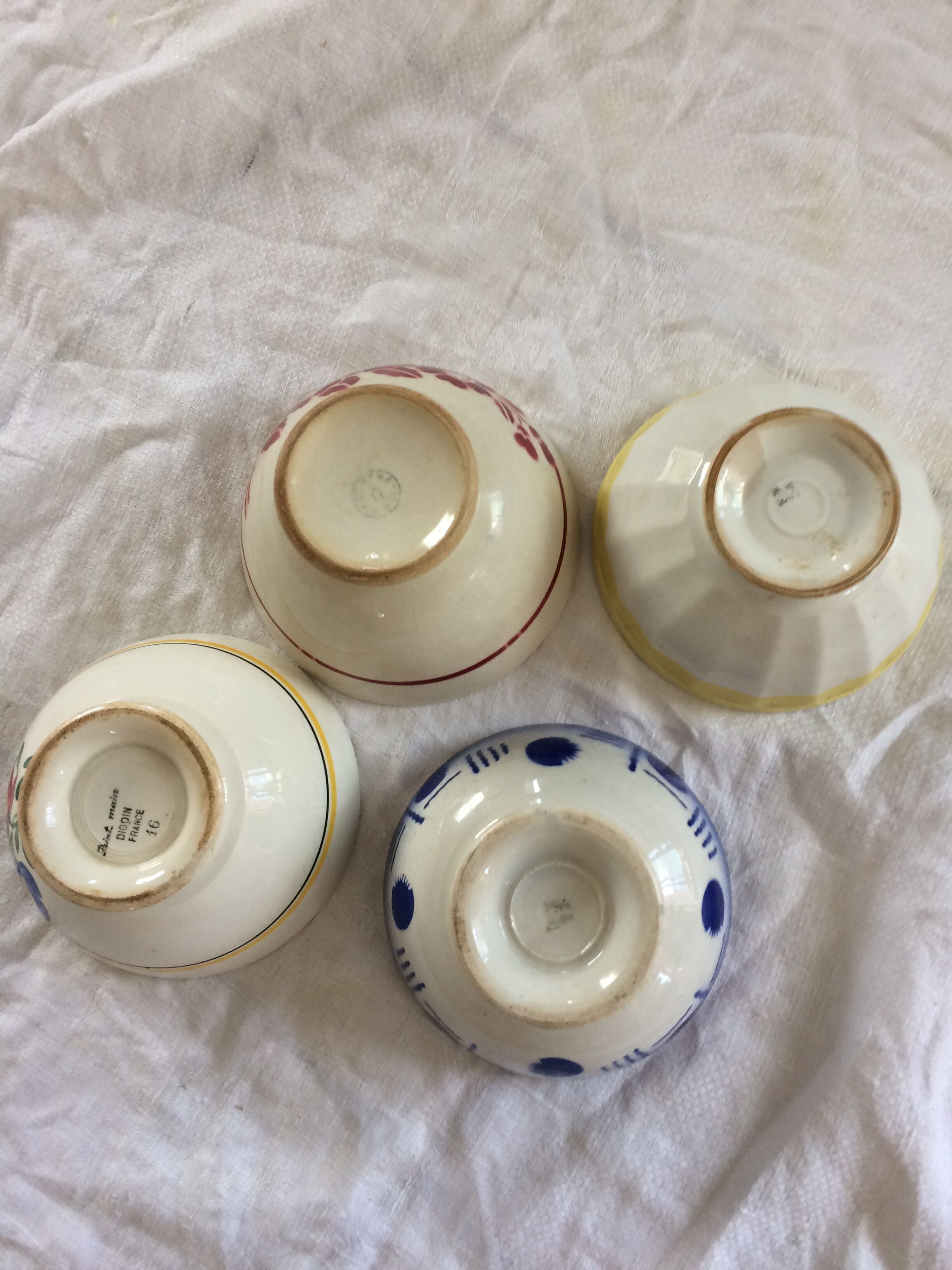 4 bowls old with flowers and patterns