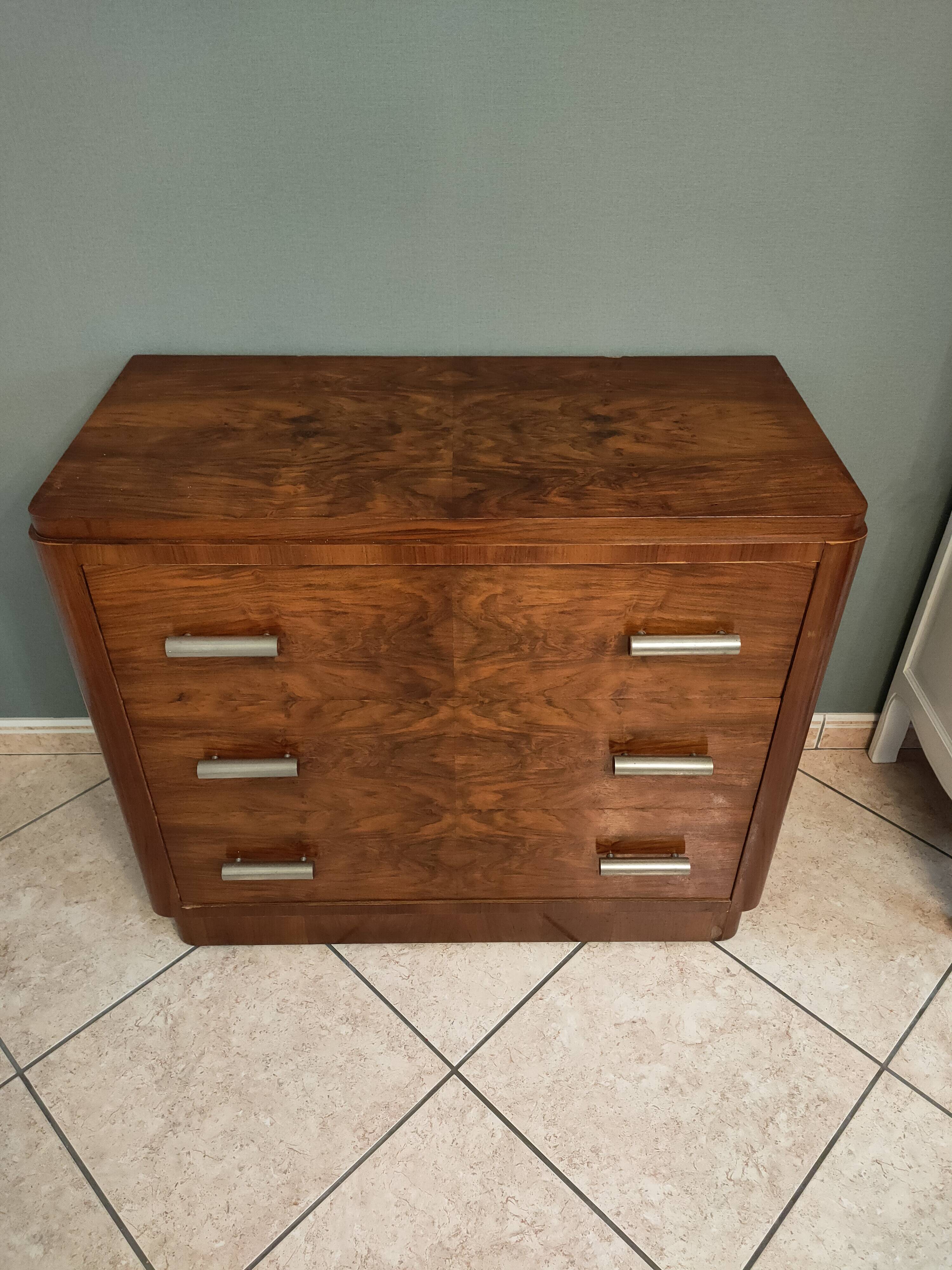 Commode art deco en noyer et ronce de noyer