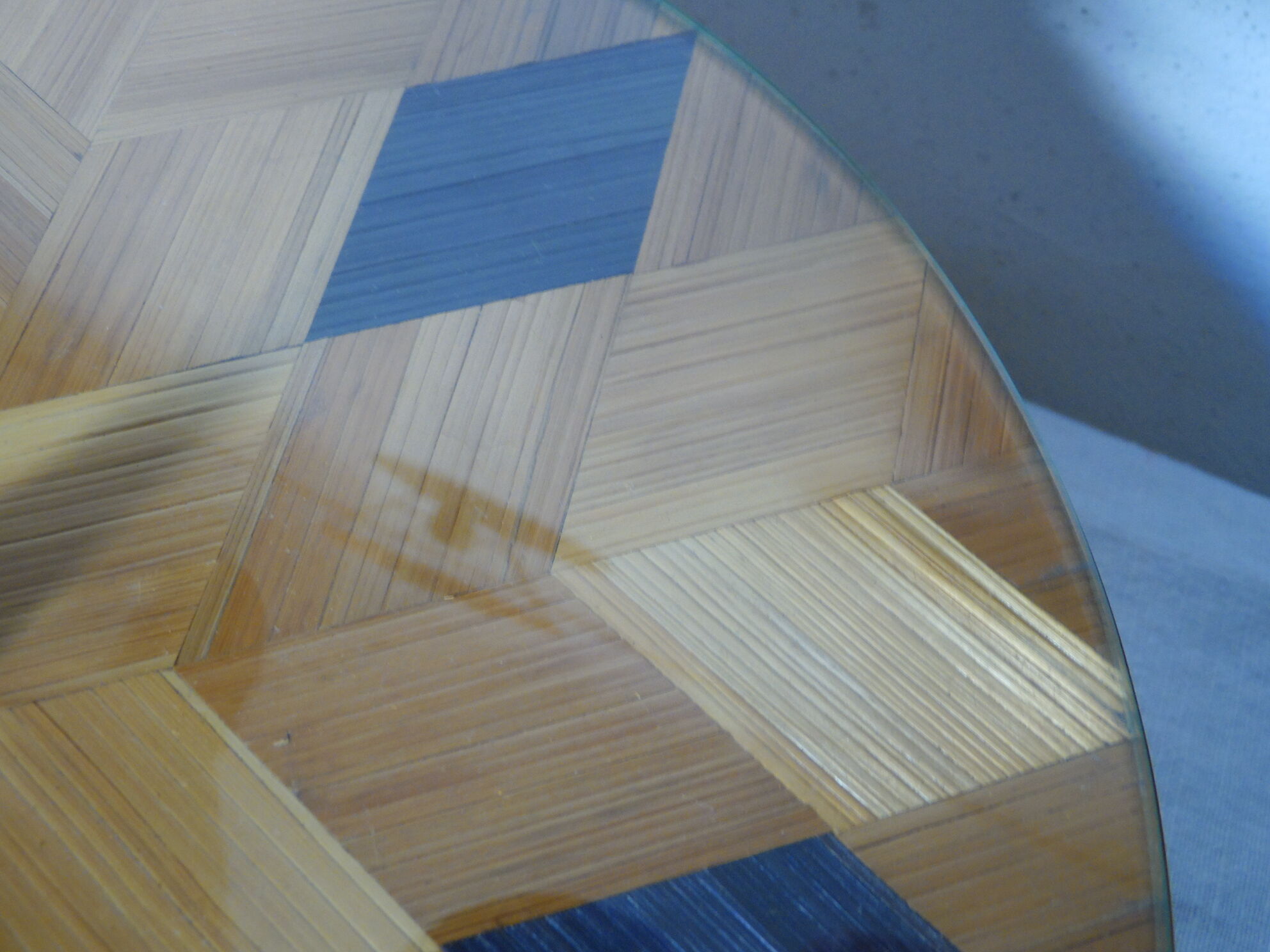 Straw marquetry presentation dish