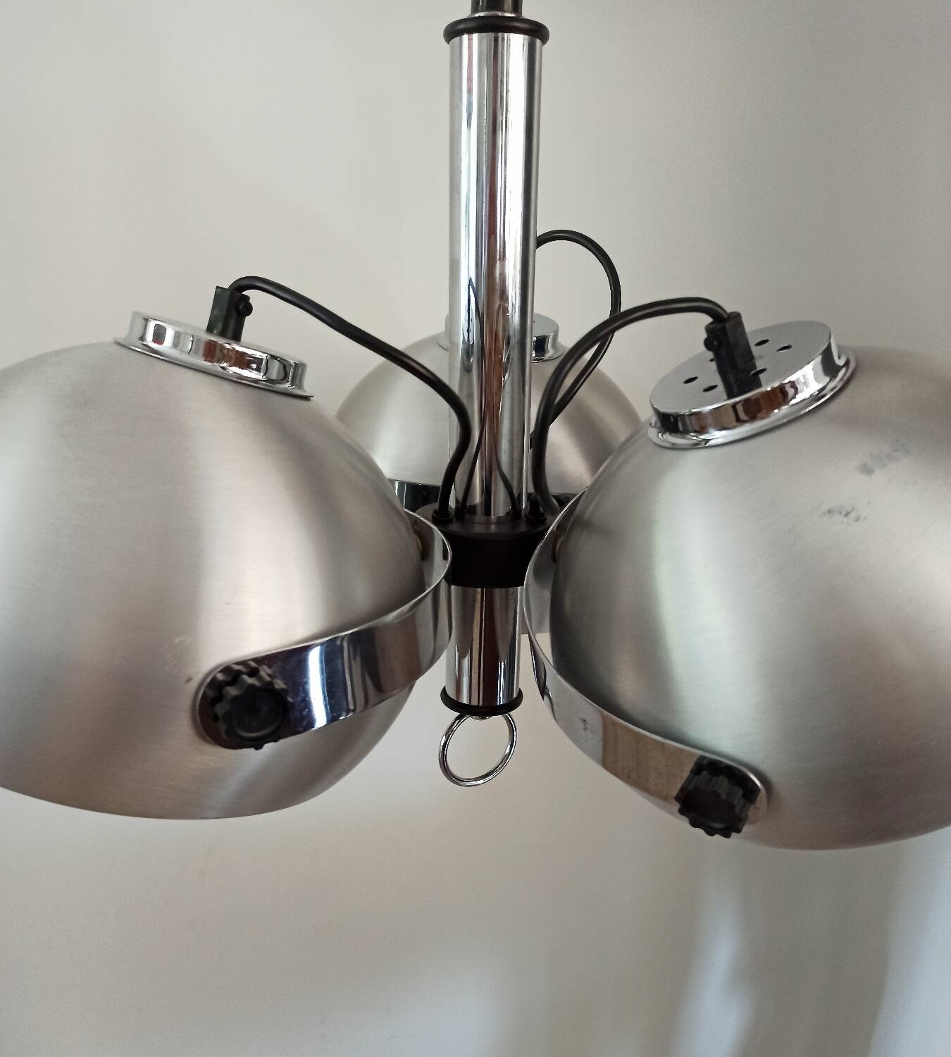 Brushed metal eye ball suspension