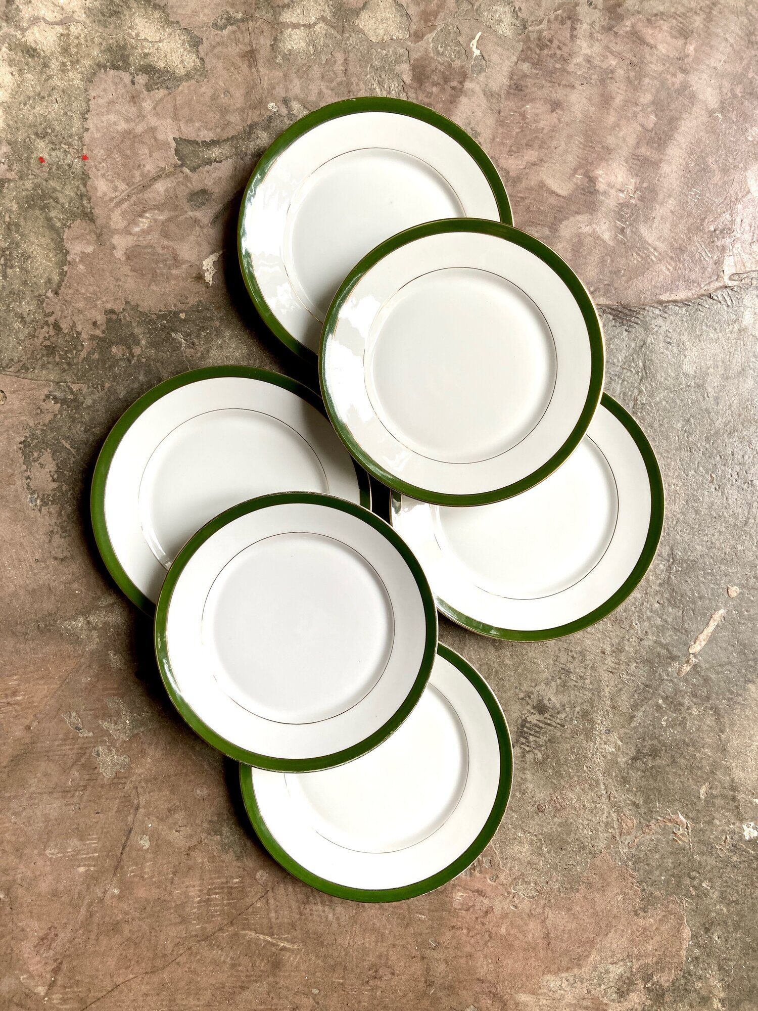 6 flat plates in white, green and gold porcelain