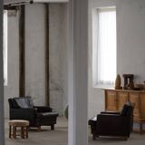 Pair of modern Danish lounge chairs in dark brown leather and rosewood, 1960s.