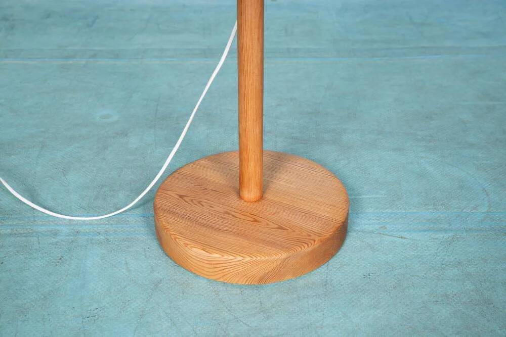 Minimalist Scandinavian floor lamp Carl Malmsten in pine, Sweden