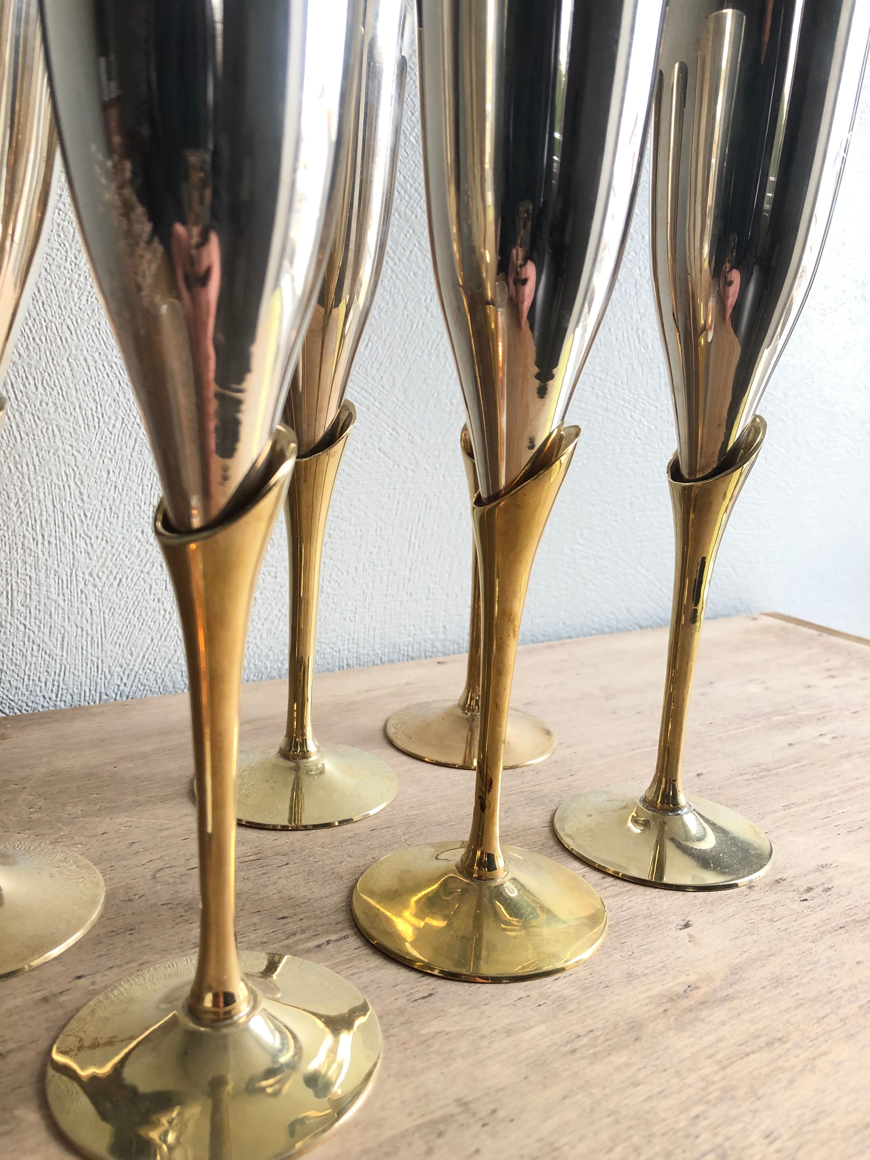 6 flûtes à champagne en laiton doré