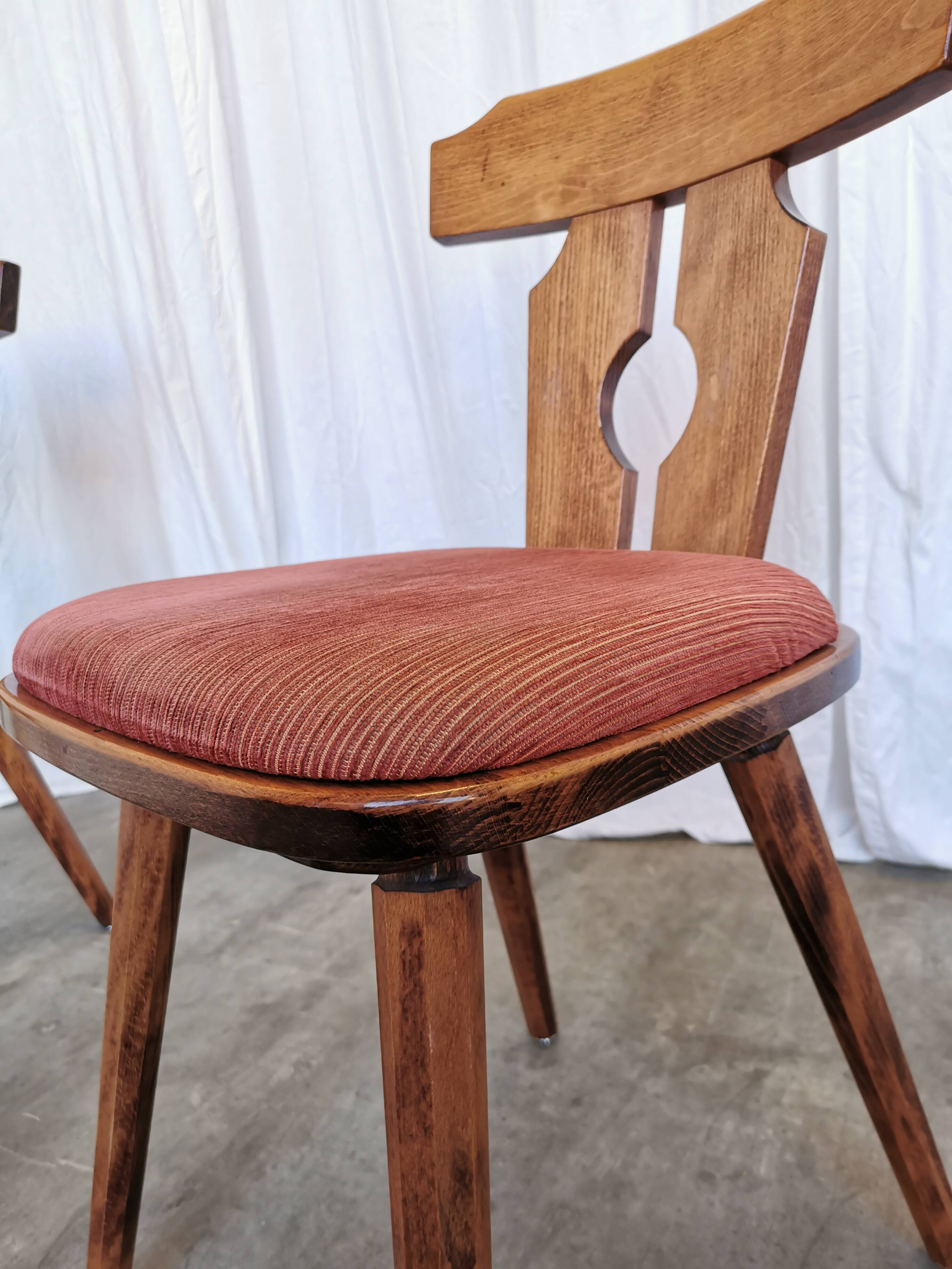 Ensemble de 2 chaises de salle à manger vintage tyroliennes en bois, style ferme autrichienne alpine