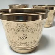 Trois cache-pot laiton couverture argentée patine dorée monogramme début XXème