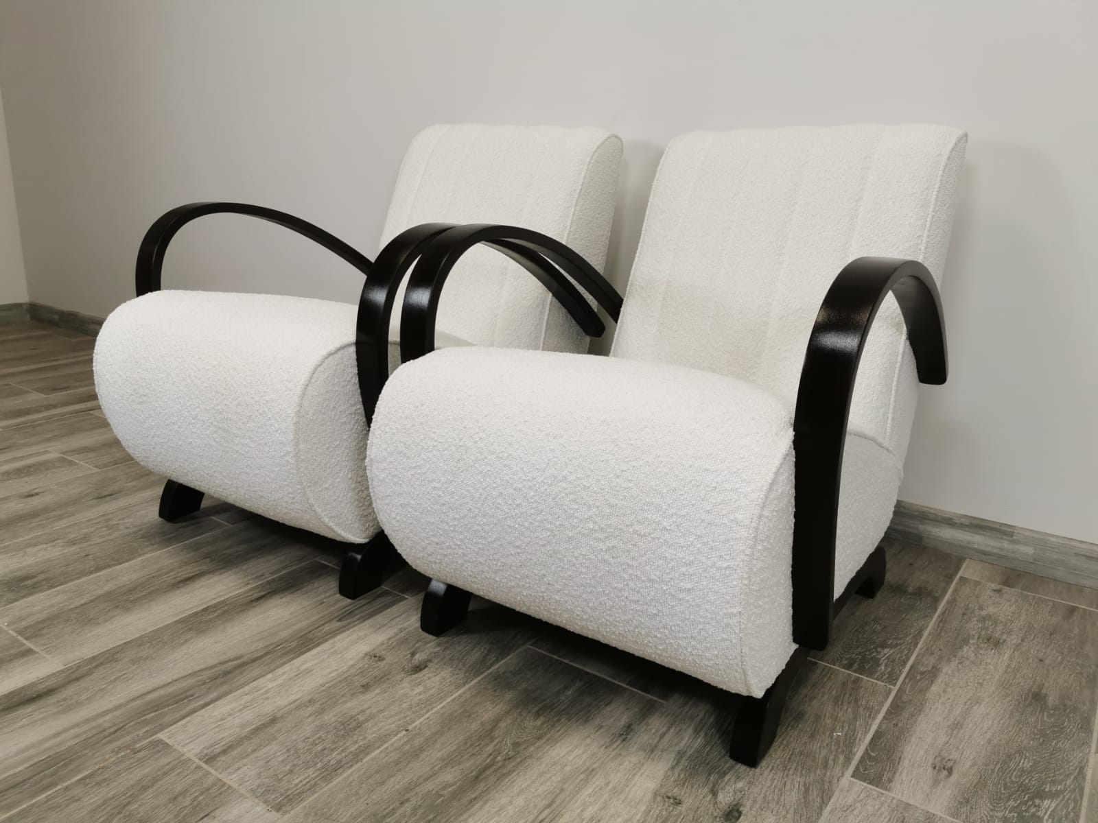 Restored armchairs by Jindrich Halabala, Set of 2