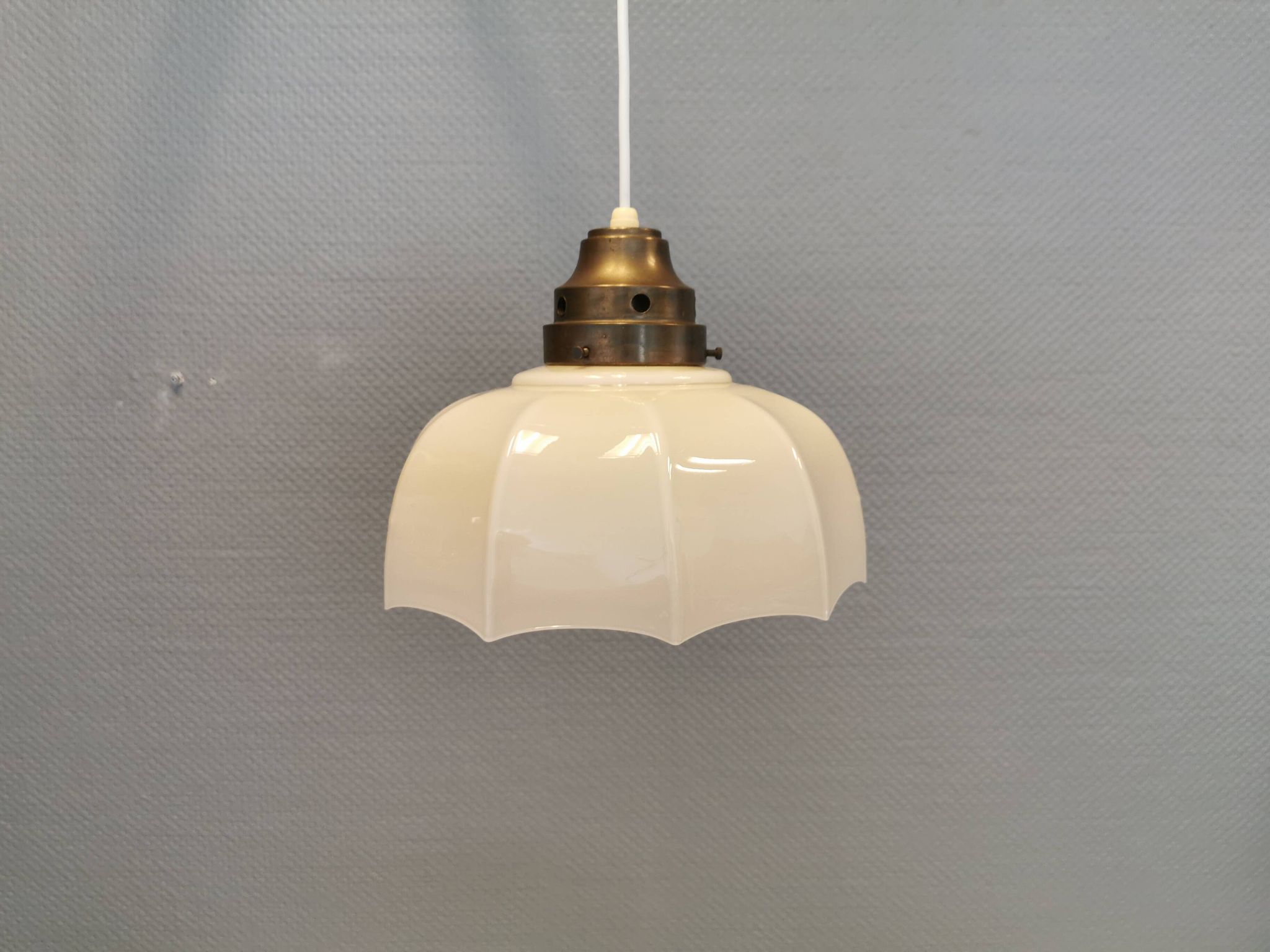 "Umbrella lamp" Danish and from the 1940s-1950s in beautiful cream colour with brass top.
