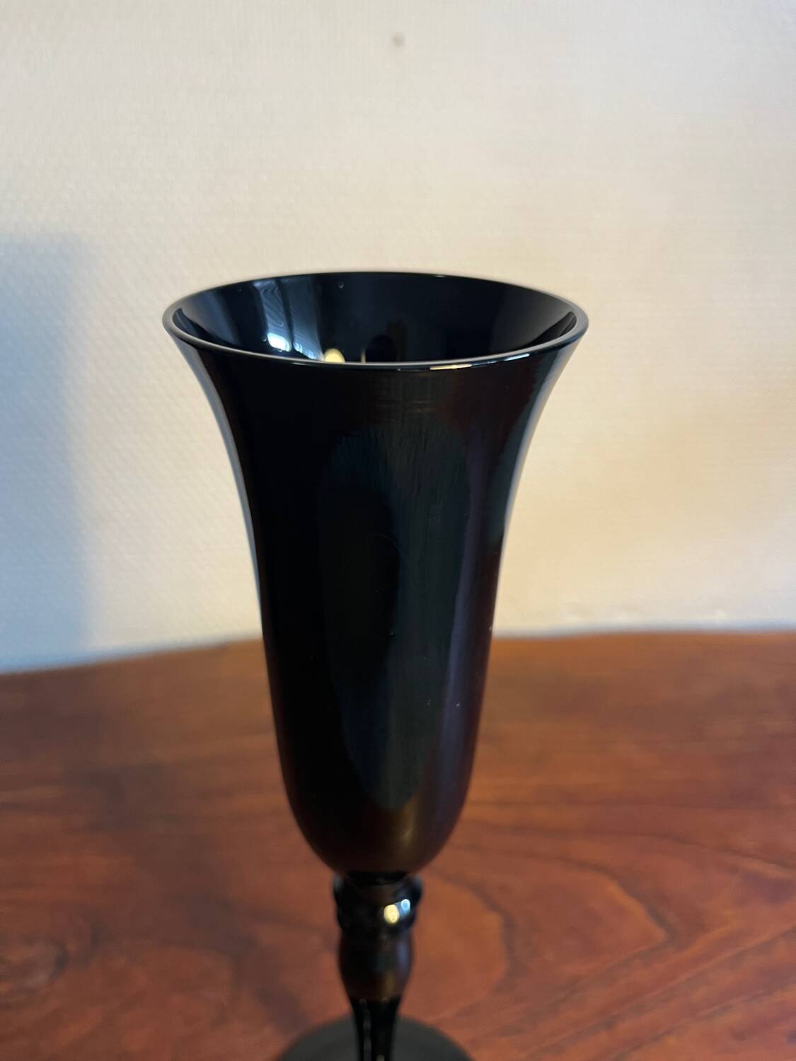Champagne coupe flute dark purple black glass