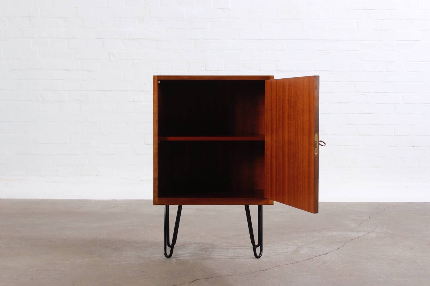 Vintage Schrank auf Hairpin Legs Mid Century 50er 60er