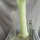 Vase soliflore en opaline vert pomme vintage