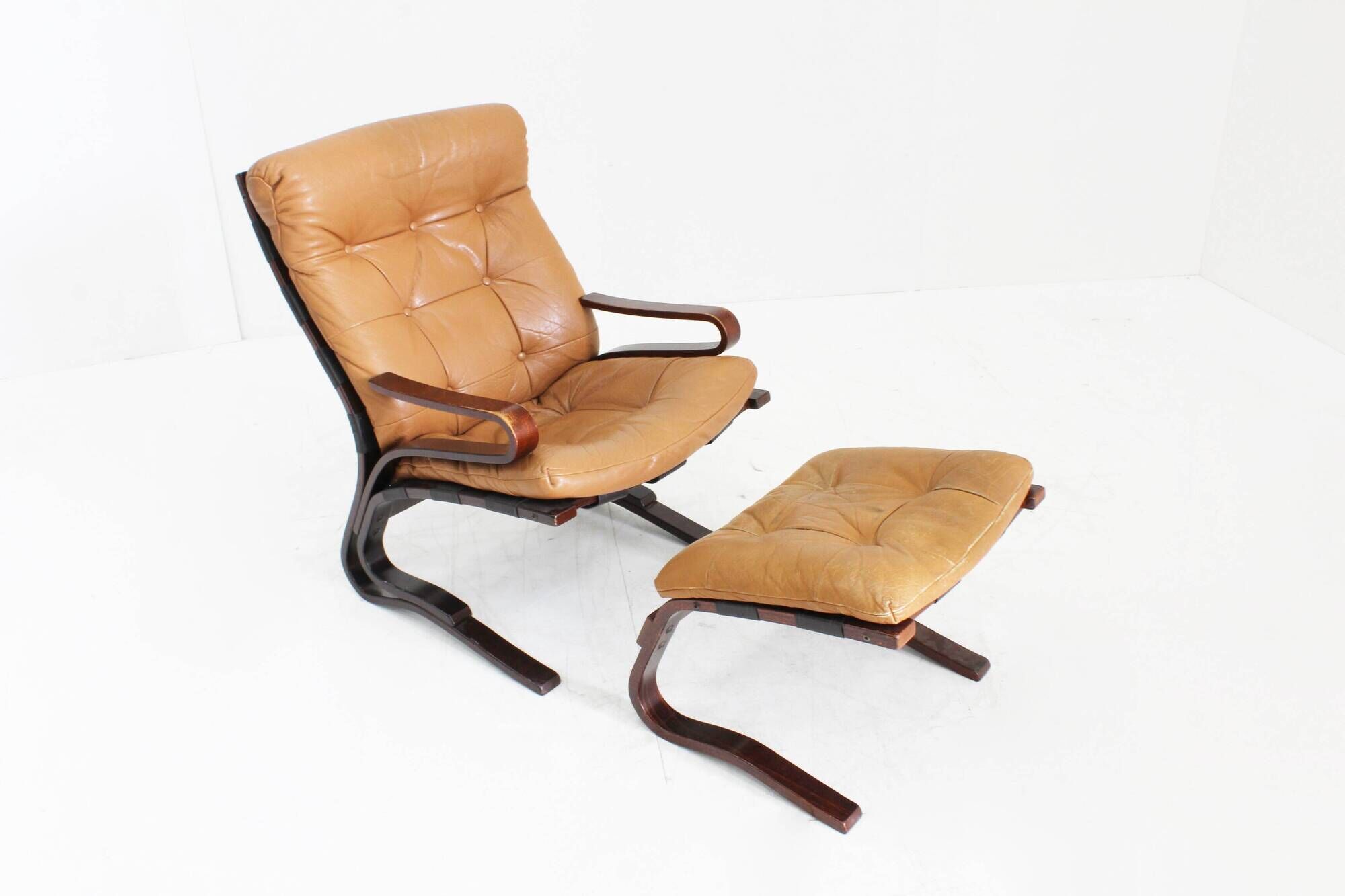 Vintage Kengu lounge armchair designed by Erda & Nordahl Solheim