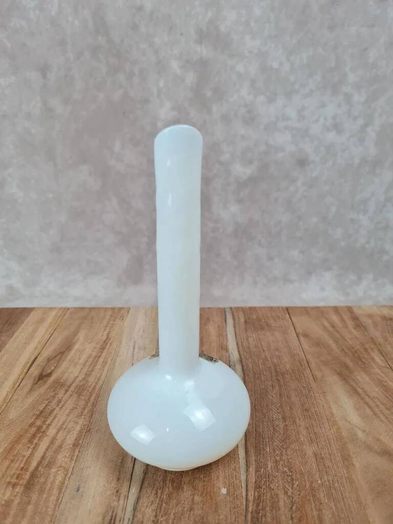 Single flower vase in opaline crystal – milky white 🌼🤍