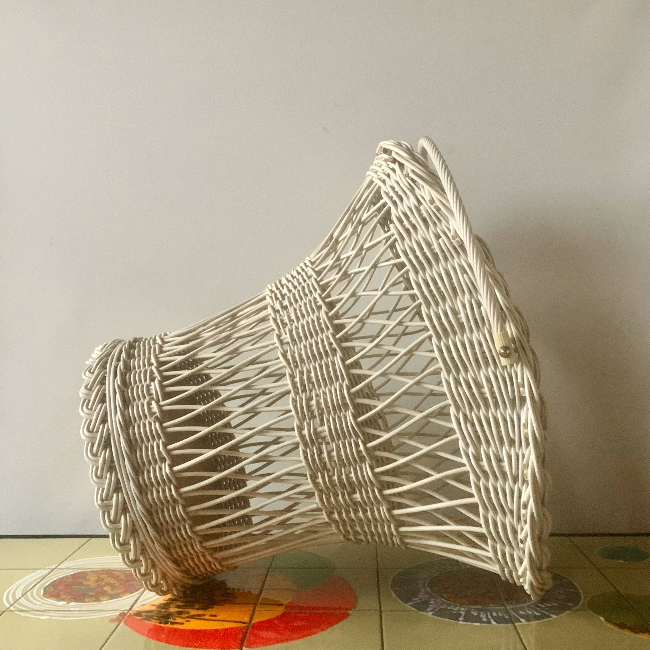 Large vintage wicker basket -