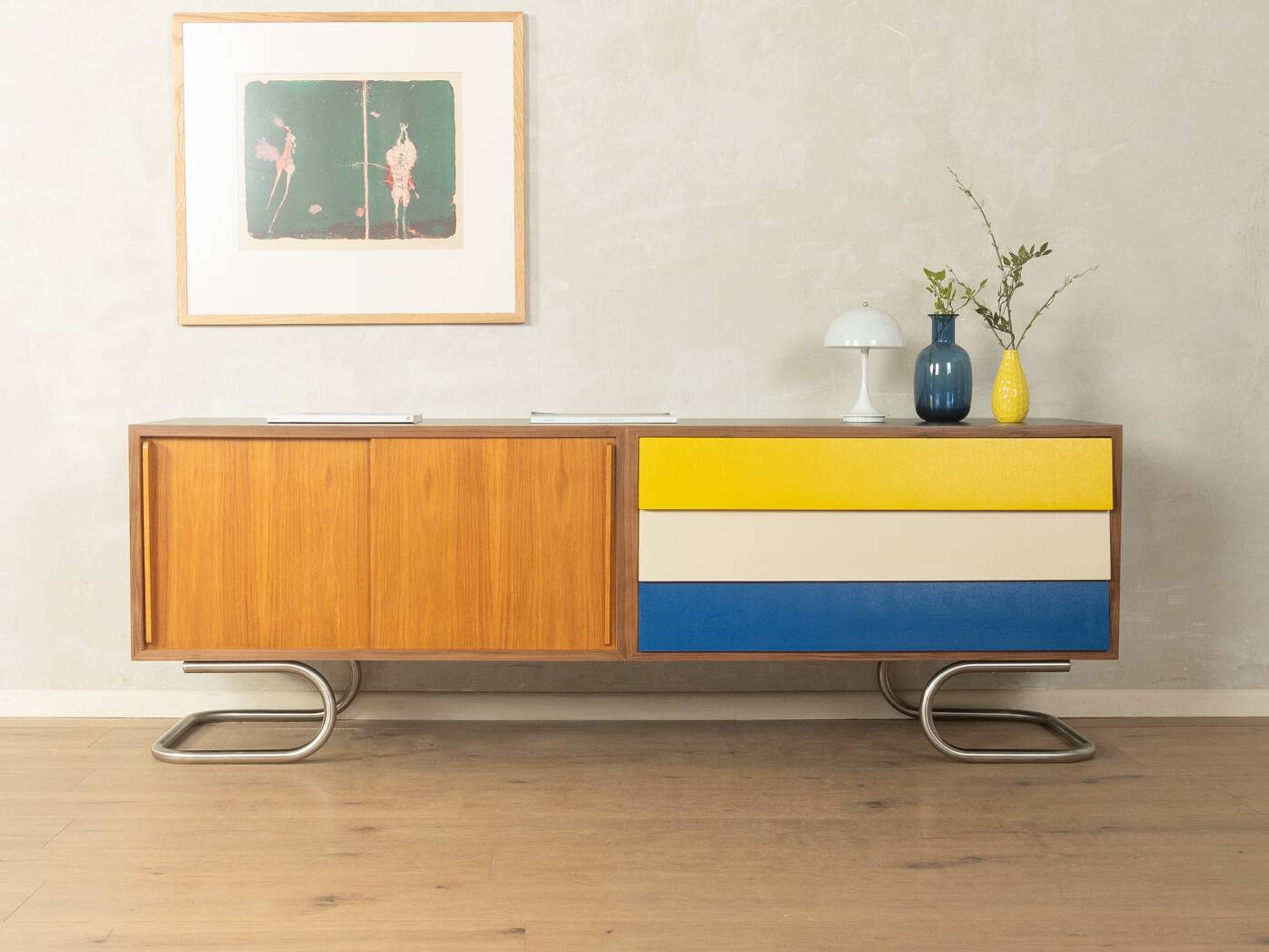 Buffet exclusif de style mid-century avec base en acier inoxydable, années 1960.