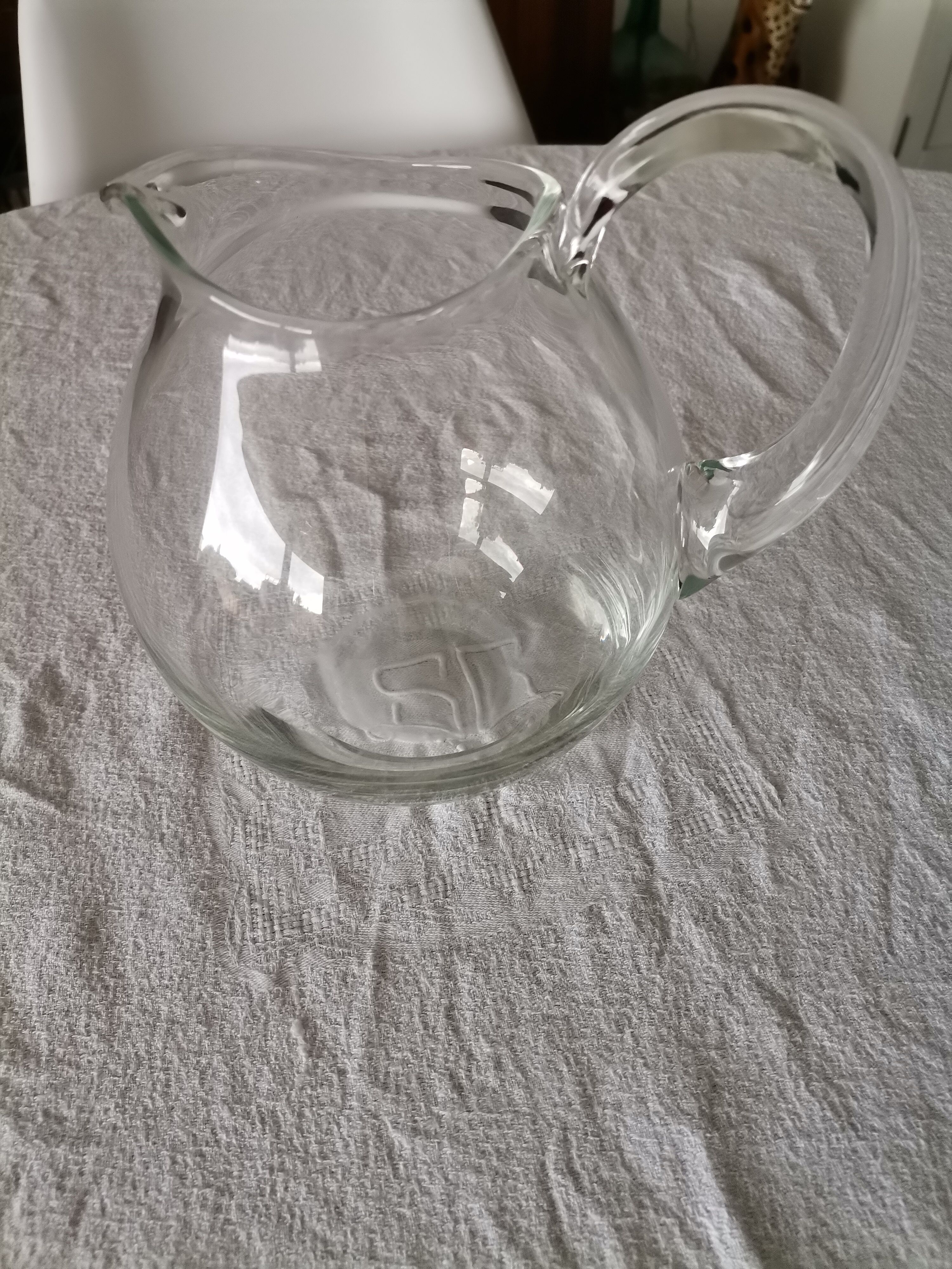 Glass carafe