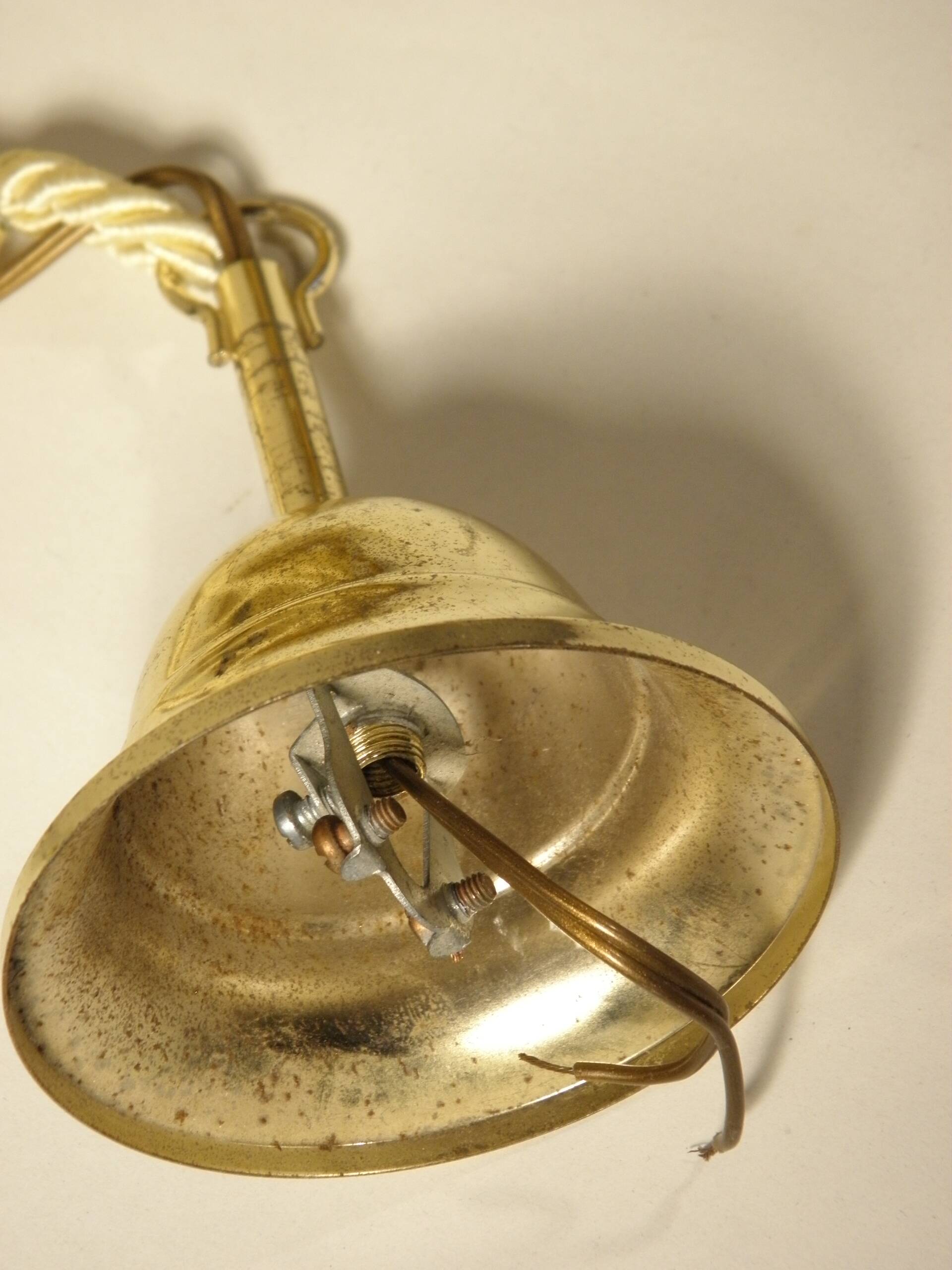 Art Deco basin suspension