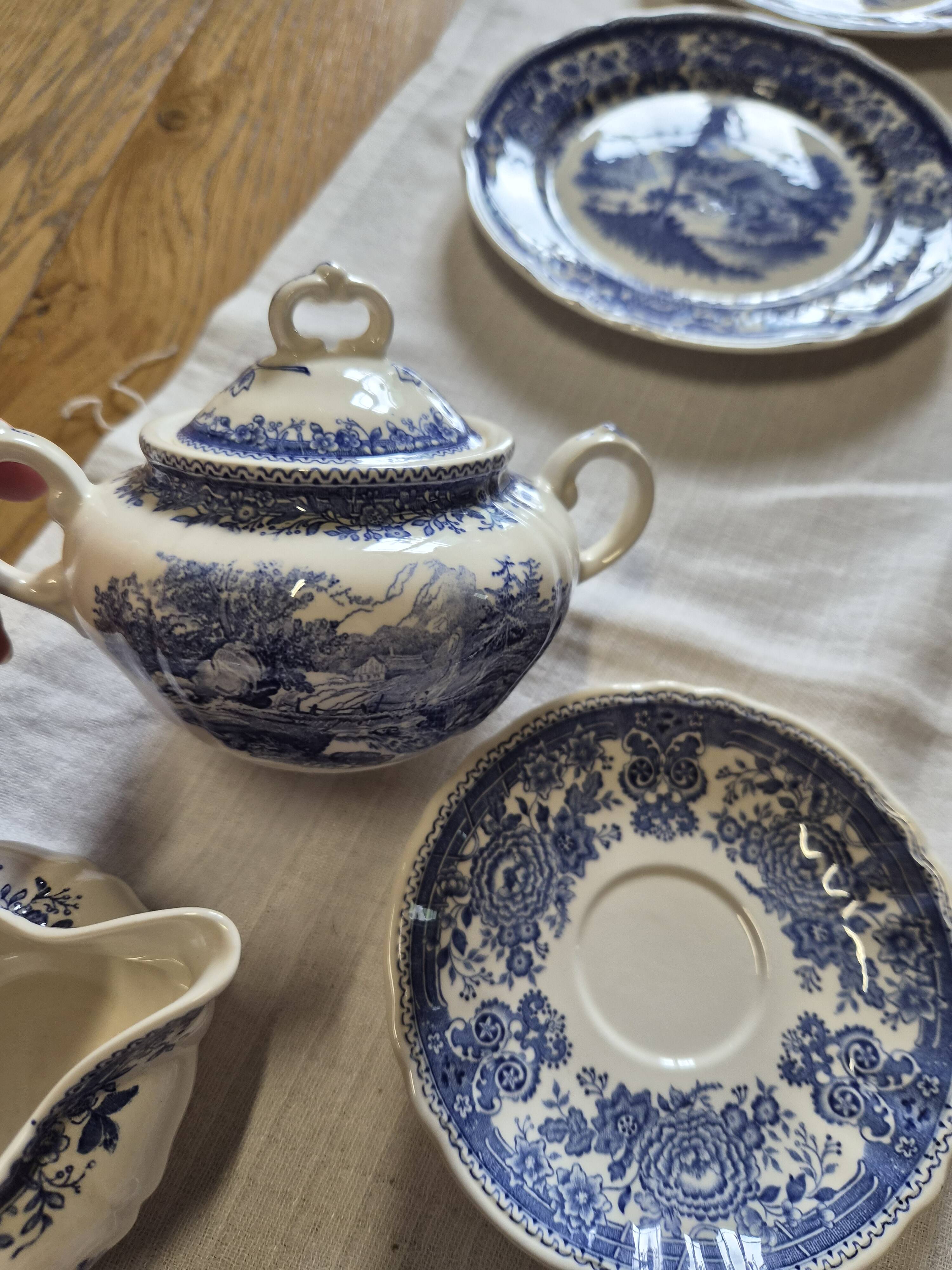 Tea/Coffee table service Villeroy and Boch Burgenland 40 pieces