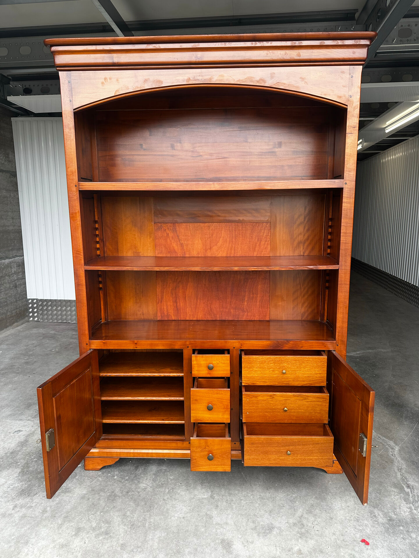 Library in solid cherry wood with integrated lighting - Made in the 20th century