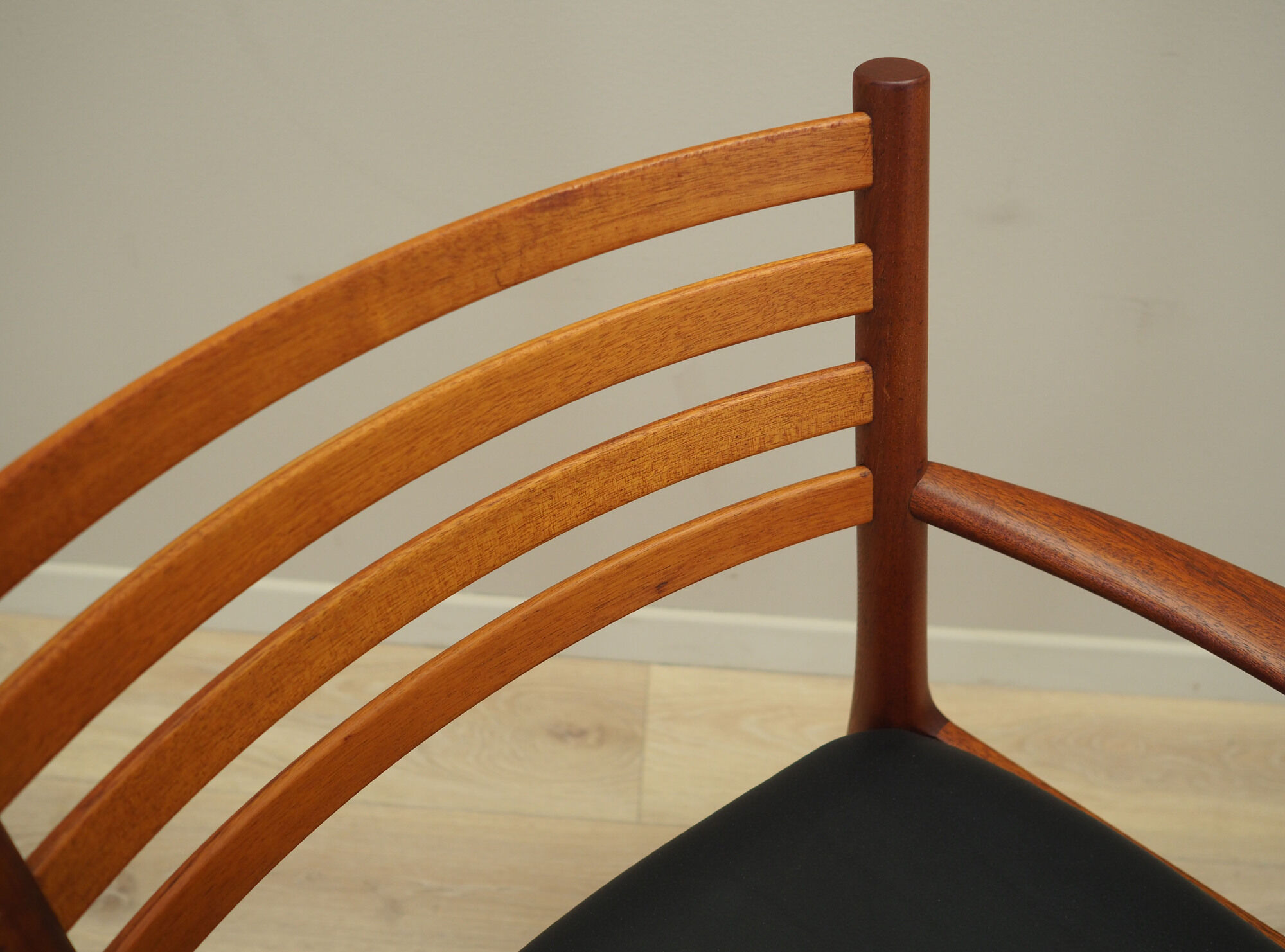 Chaise en teck design danois années 1970 production: Danemark