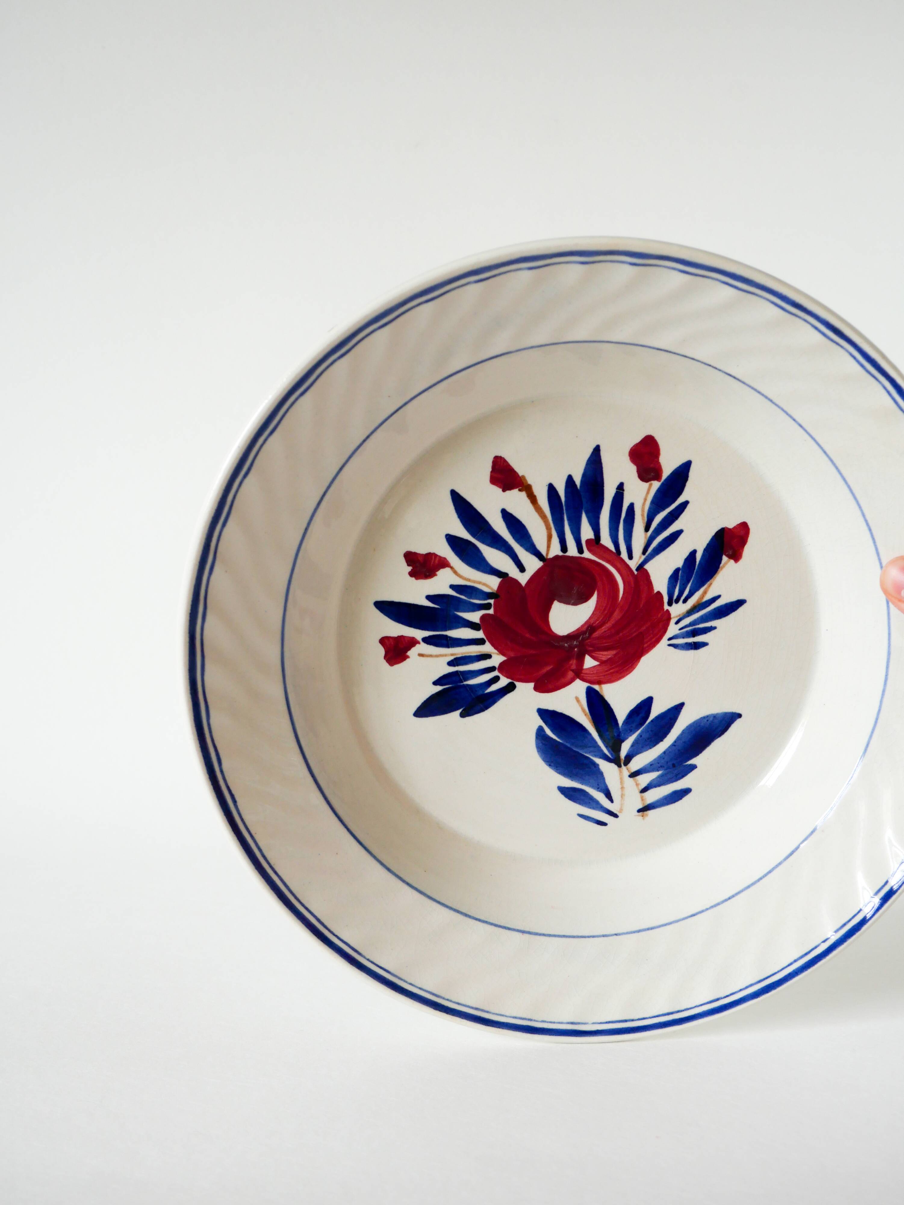Gien pleated hollow dish, pink and blue flowers, 1950