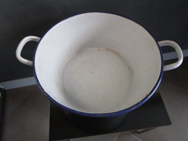 Old basin in blue/white enamelled sheet metal