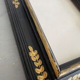 Painted wood glazed frame, to pose