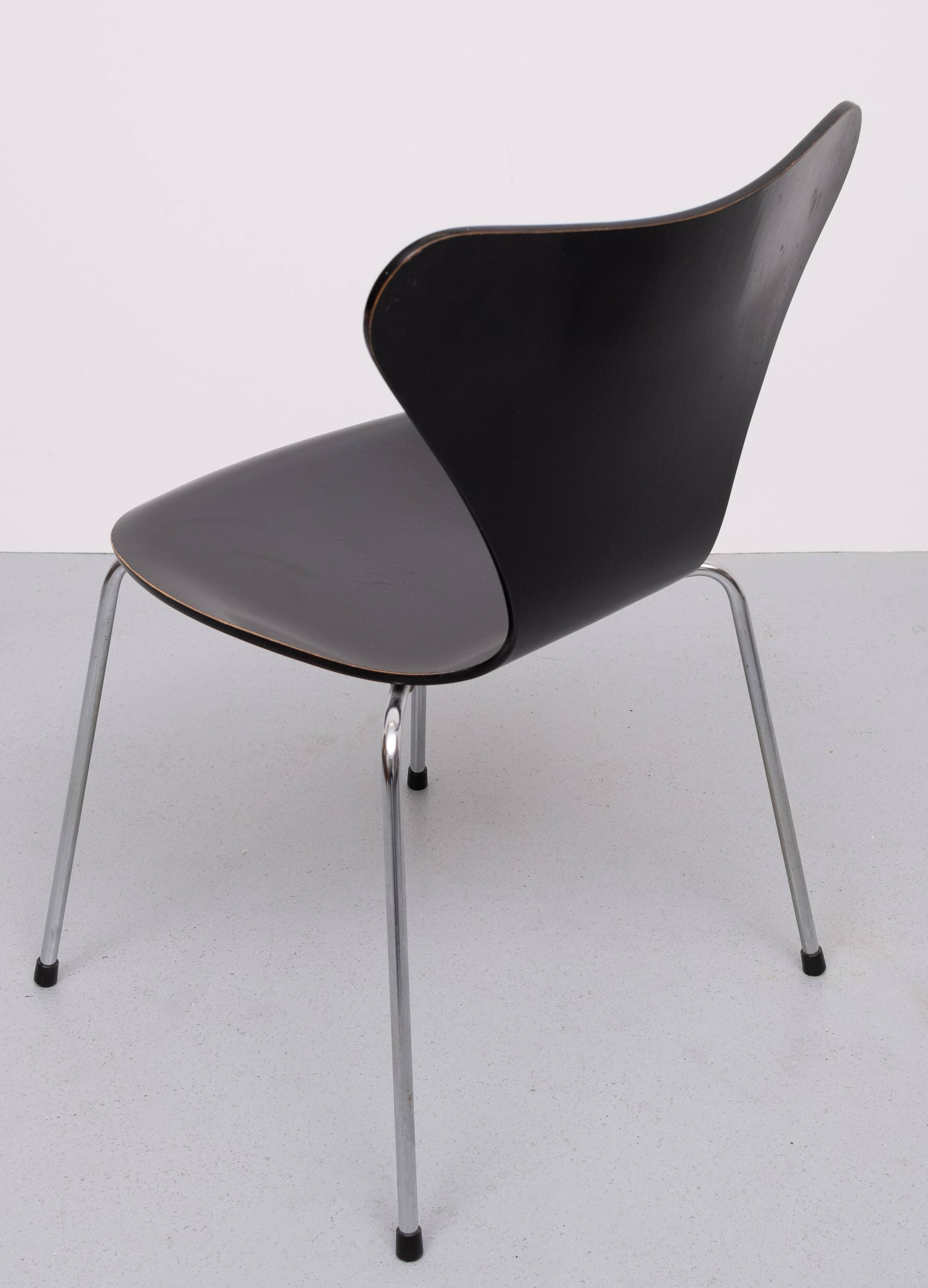 Vintage set of 3107 butterfly chairs designed by Arne Jacobsen for Fritz Hansen.