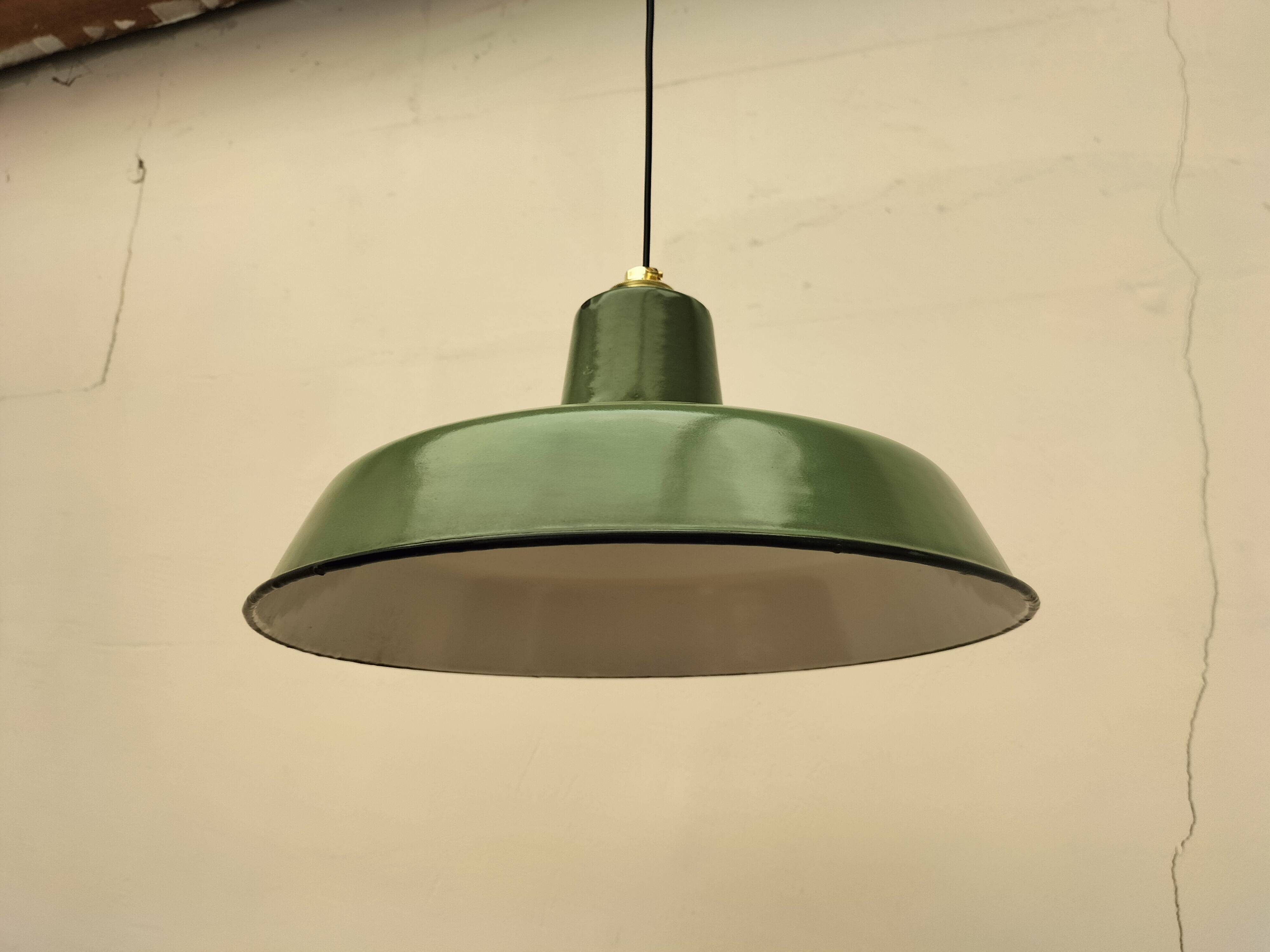 Enamelled sheet metal suspension