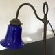 Lampe bleue forme tulipe