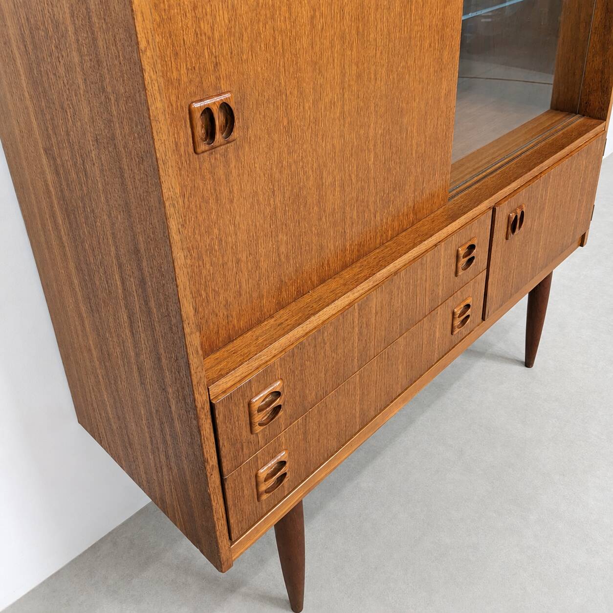 Highboard compact scandinave en teck, circa 1960