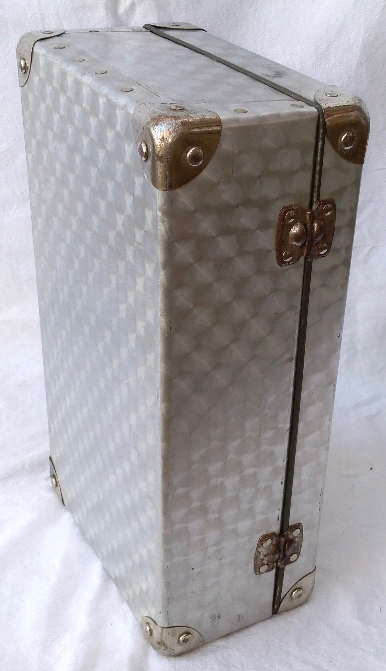 Corked aluminum suitcase