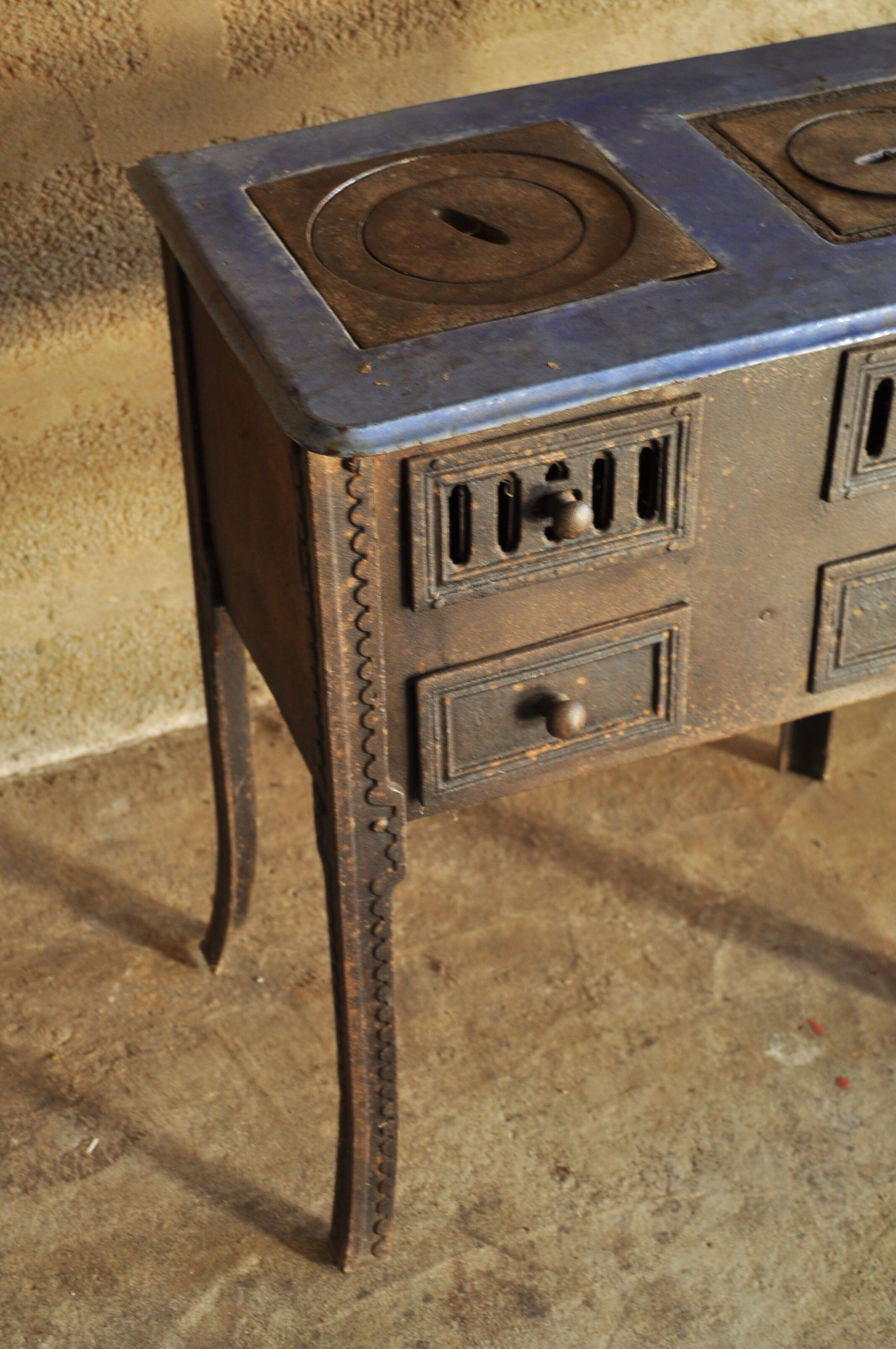 Poêle à bois et charbon ancien