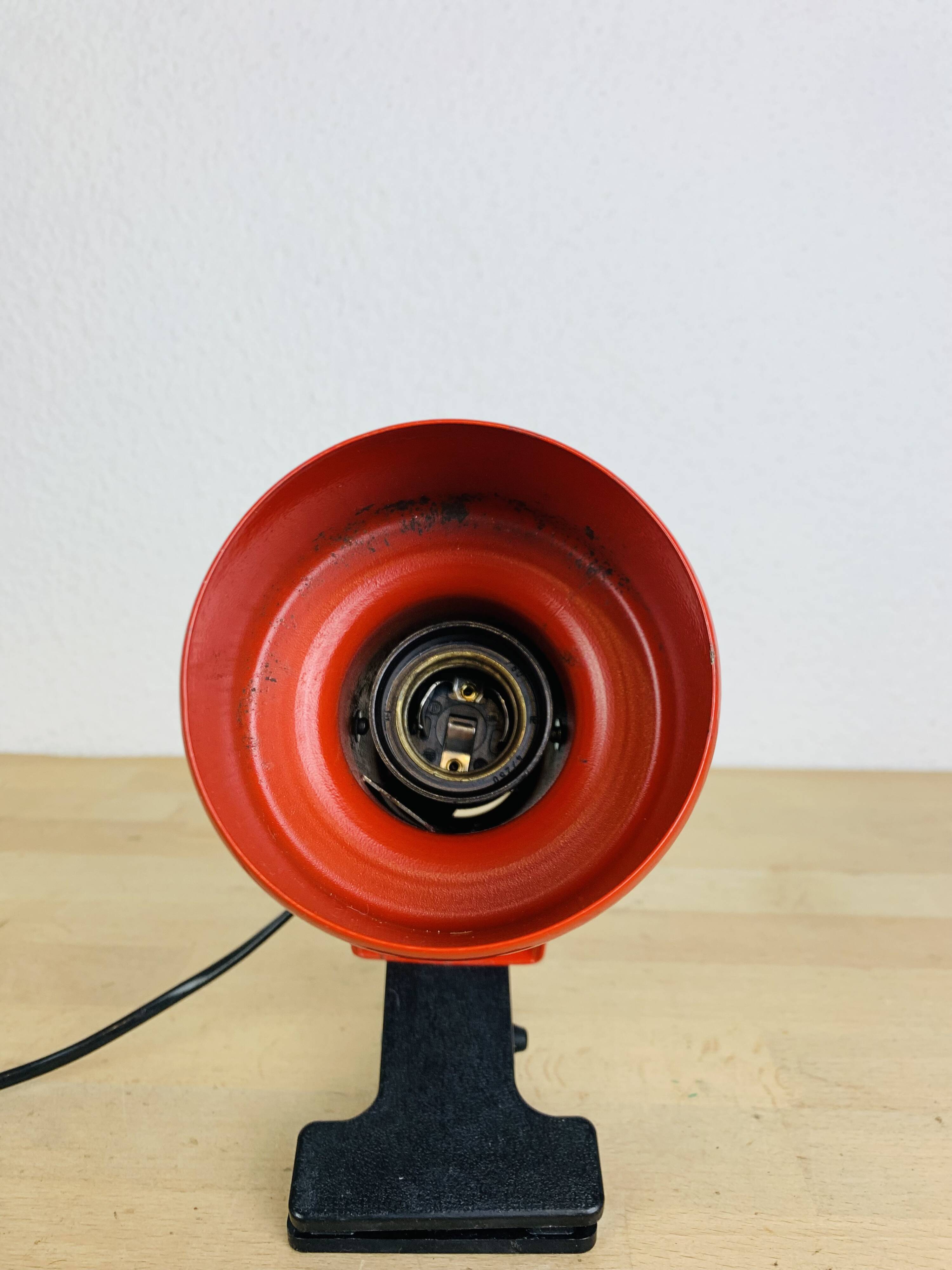 Applique spot pince rouge vintage