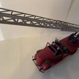 Vebe fire truck in sheet metal with 4 firefighters from 1950, good condition