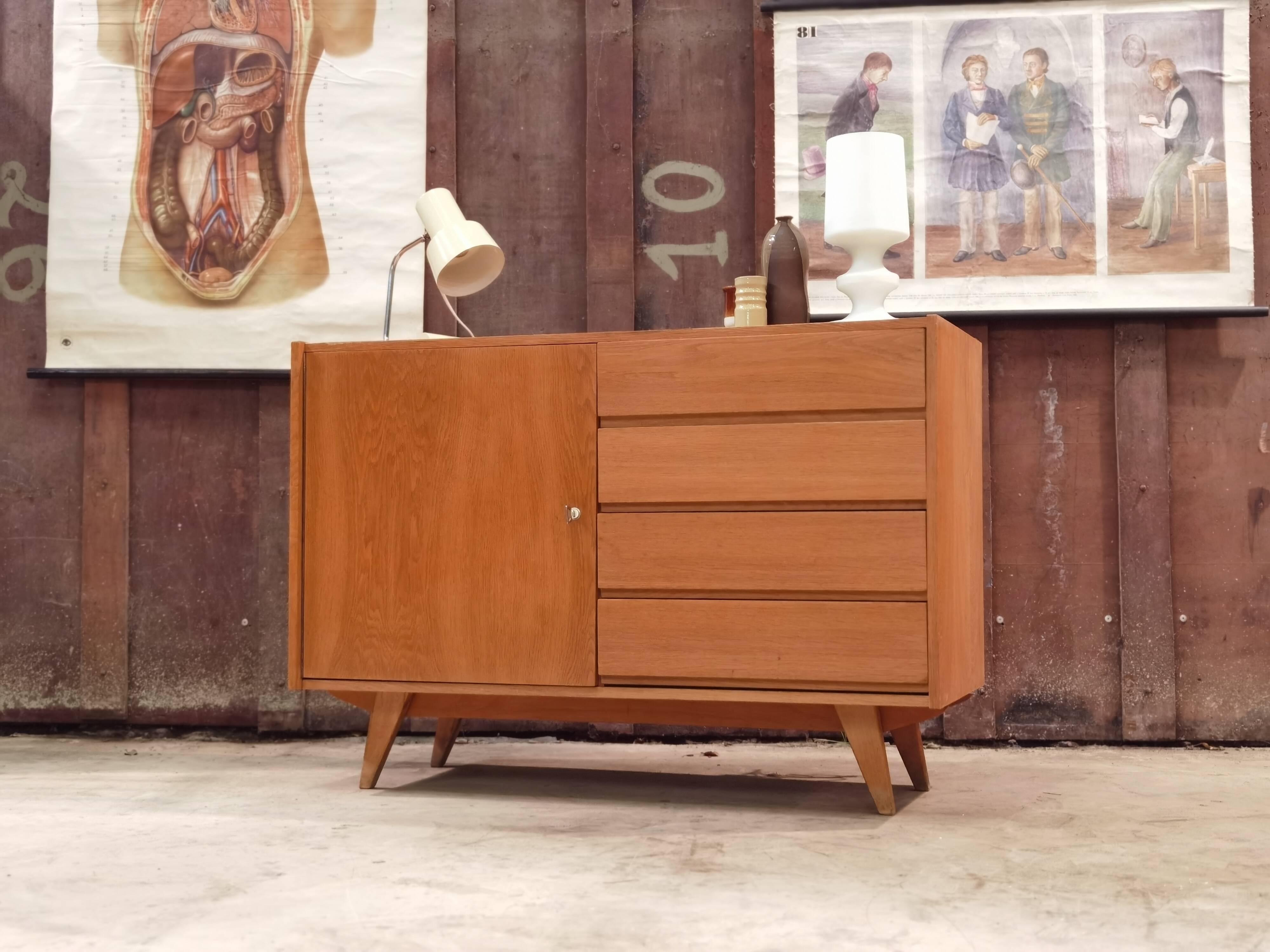 Buffet, U 458 by Jiri Jiroutek