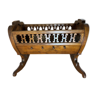 Berceau à bascule en noyer, XIXème