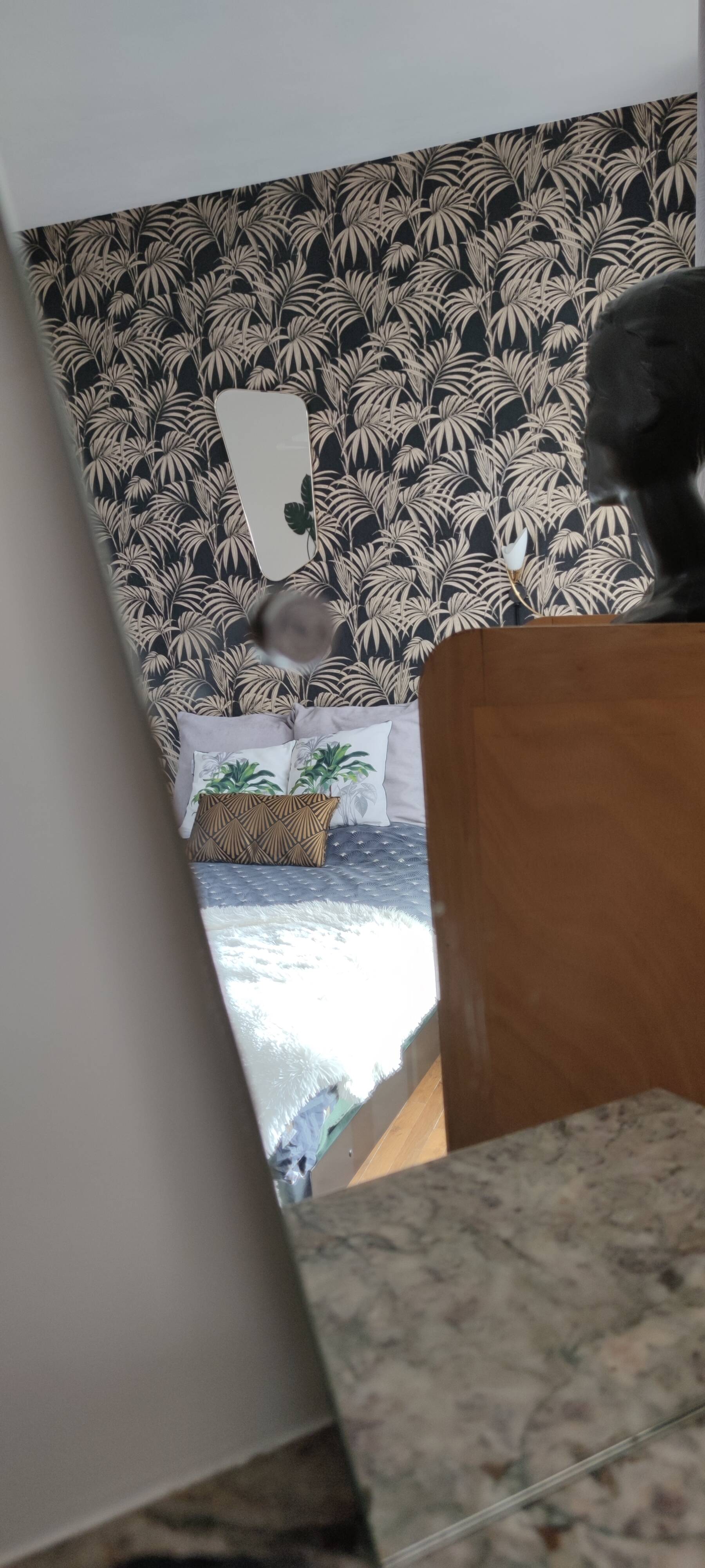 Bevelled mirror 41x51cm