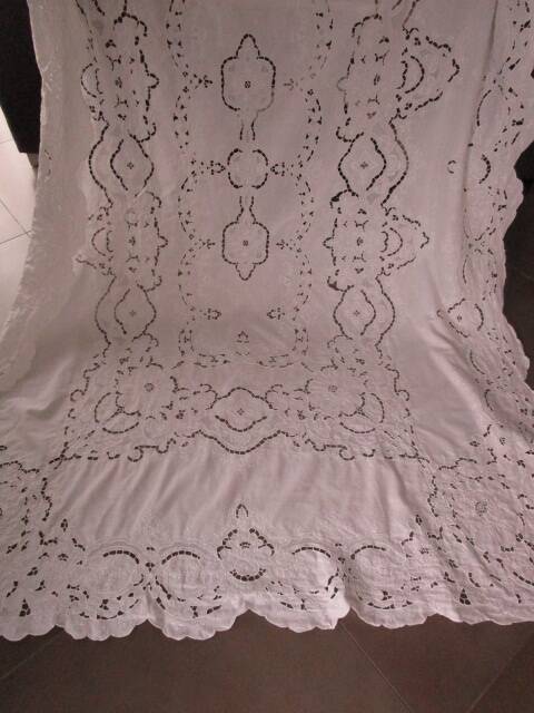 Old embroidered tablecloth 250x160cm